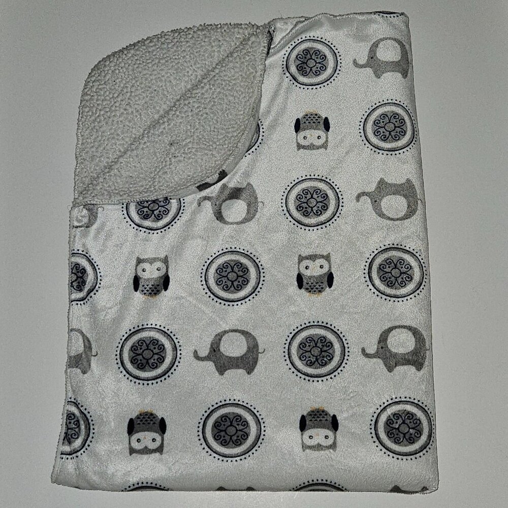 Blankets & Beyond Gray Blue Owls Elephants Circles Baby Blanket Fleece Sherpa
